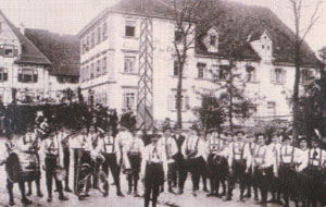 Das Bild zeigt die Stadtkapelle an der Fasnet im Jahre 1912