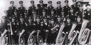 Das Bild zeigt die Stadtkapelle mit der ersten Uniform 1926