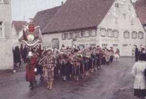 Das Bild zeigt die Stadtkapelle an der Fasnet 1960 Das Bild zeigt die Stadtkapelle an der Fasnet 1960